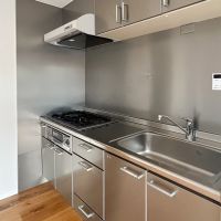 渋谷区神宮前の賃貸物件/キッチン。3口のガスコンロがついています