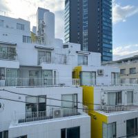 渋谷区神宮前の賃貸物件/目の前には双子のような位置付けである「ビラ・セレーナ」