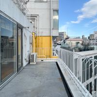渋谷区神宮前の賃貸物件/バルコニーは広々としていて開放的