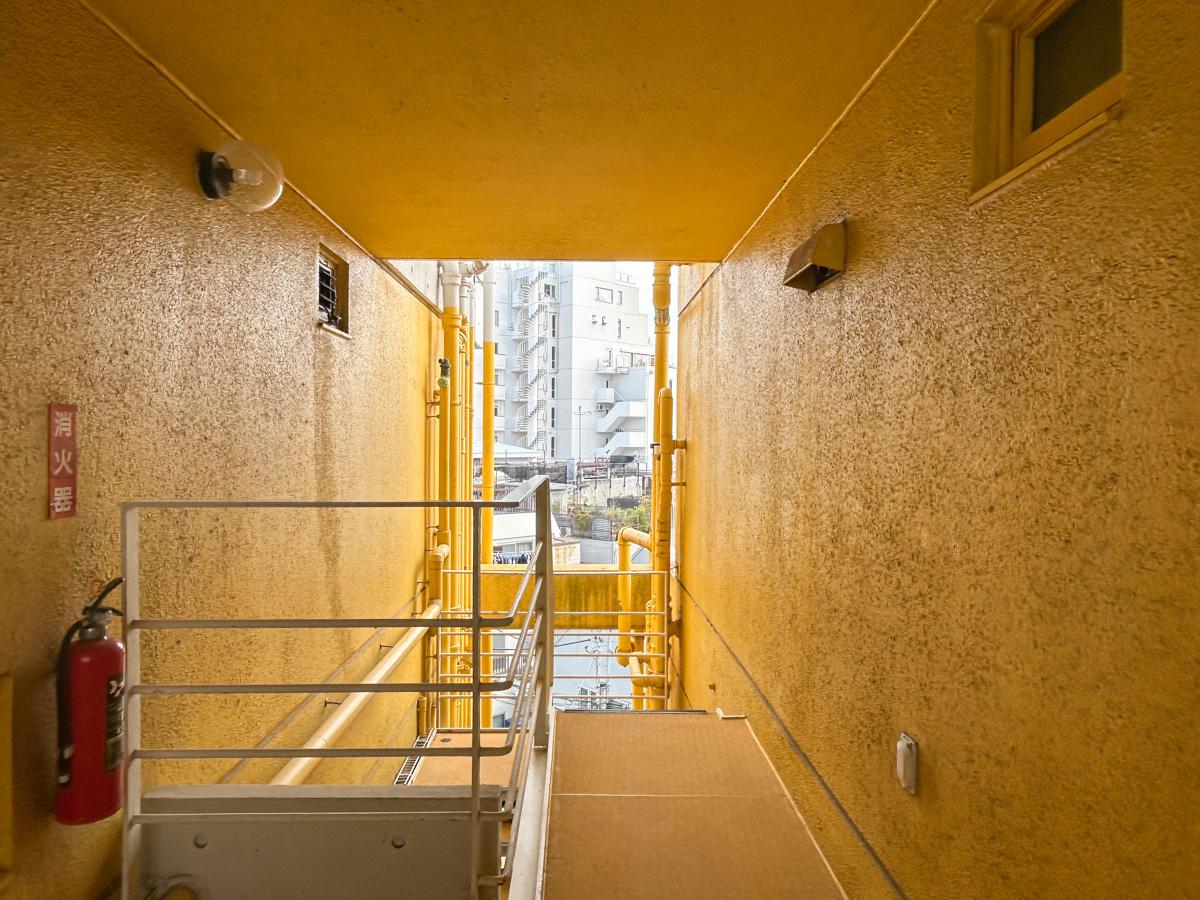 渋谷区神宮前の賃貸物件/共用廊下別角度から