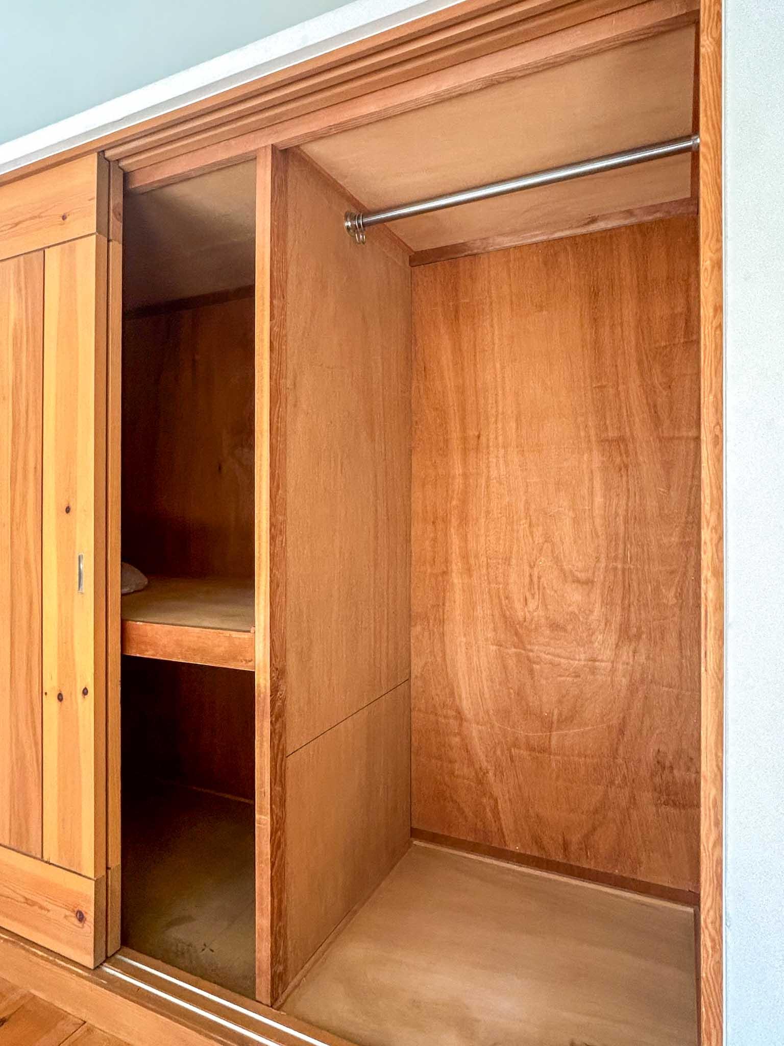 渋谷区上原の賃貸物件/リビング収納のクローゼットと押入れ