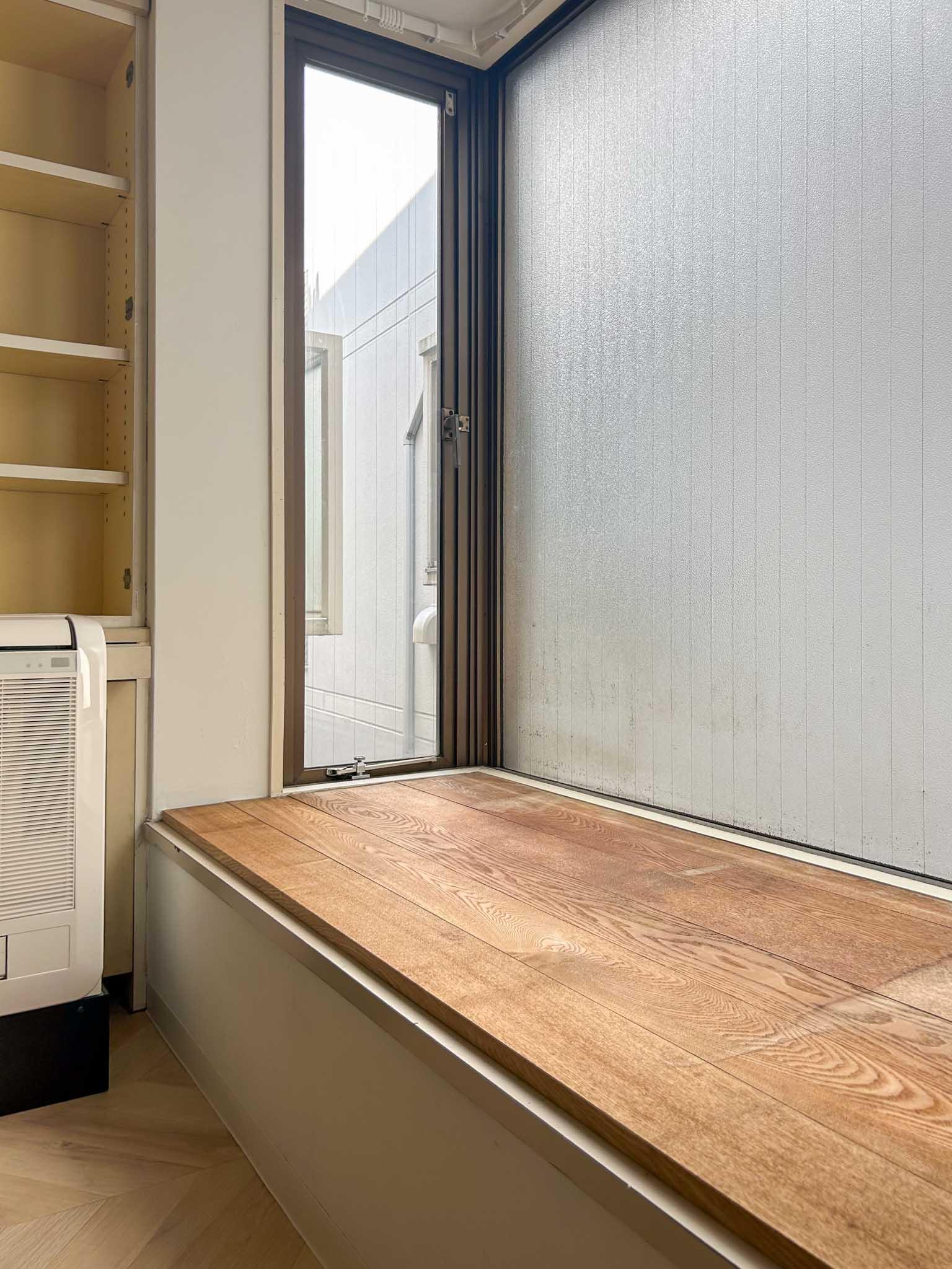 渋谷区上原の賃貸物件/奥行きのある窓台。腰かけてのんびりしたくなります