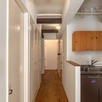 渋谷区上原の賃貸物件/リビングから玄関側をみる