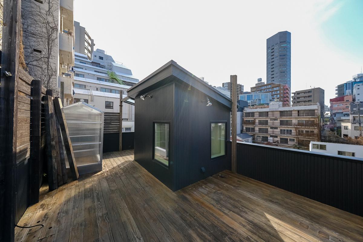新宿区荒木町の売買物件/青空や街を一望できる屋上