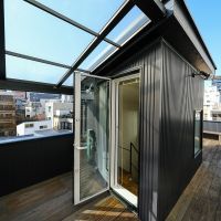 新宿区荒木町の売買物件/屋上への出入り口上部には屋根
