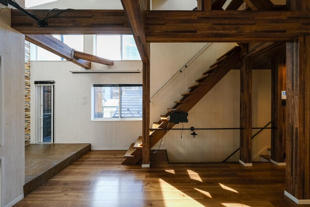 新宿区荒木町の売買物件/時間帯によって光の入り方に変化があり、さまざまな表情を楽しめる