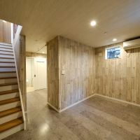 新宿区荒木町の売買物件/1階はゆるく区切られた2つのスペース