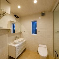 新宿区荒木町の売買物件/タイル張りのチャーミングな洗面所