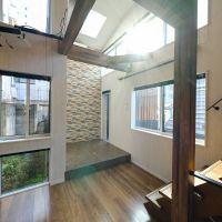 新宿区荒木町の売買物件/美しい光が入るリビング