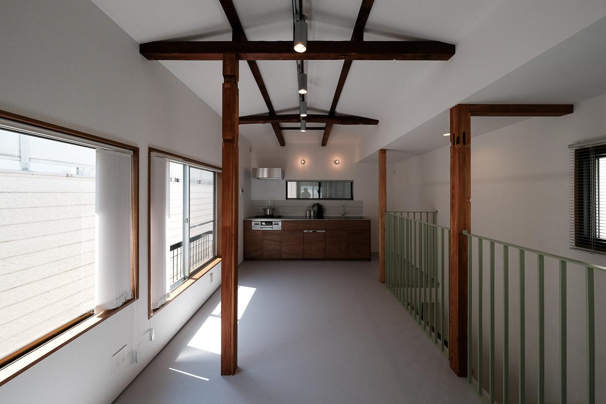 中野区南台の売買物件/四方向に窓があるため、しっかりと光が入り、風が抜けていきます