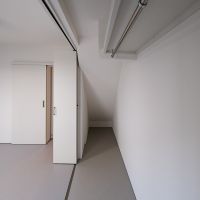 中野区南台の売買物件/階段下までしっかり物が入る収納