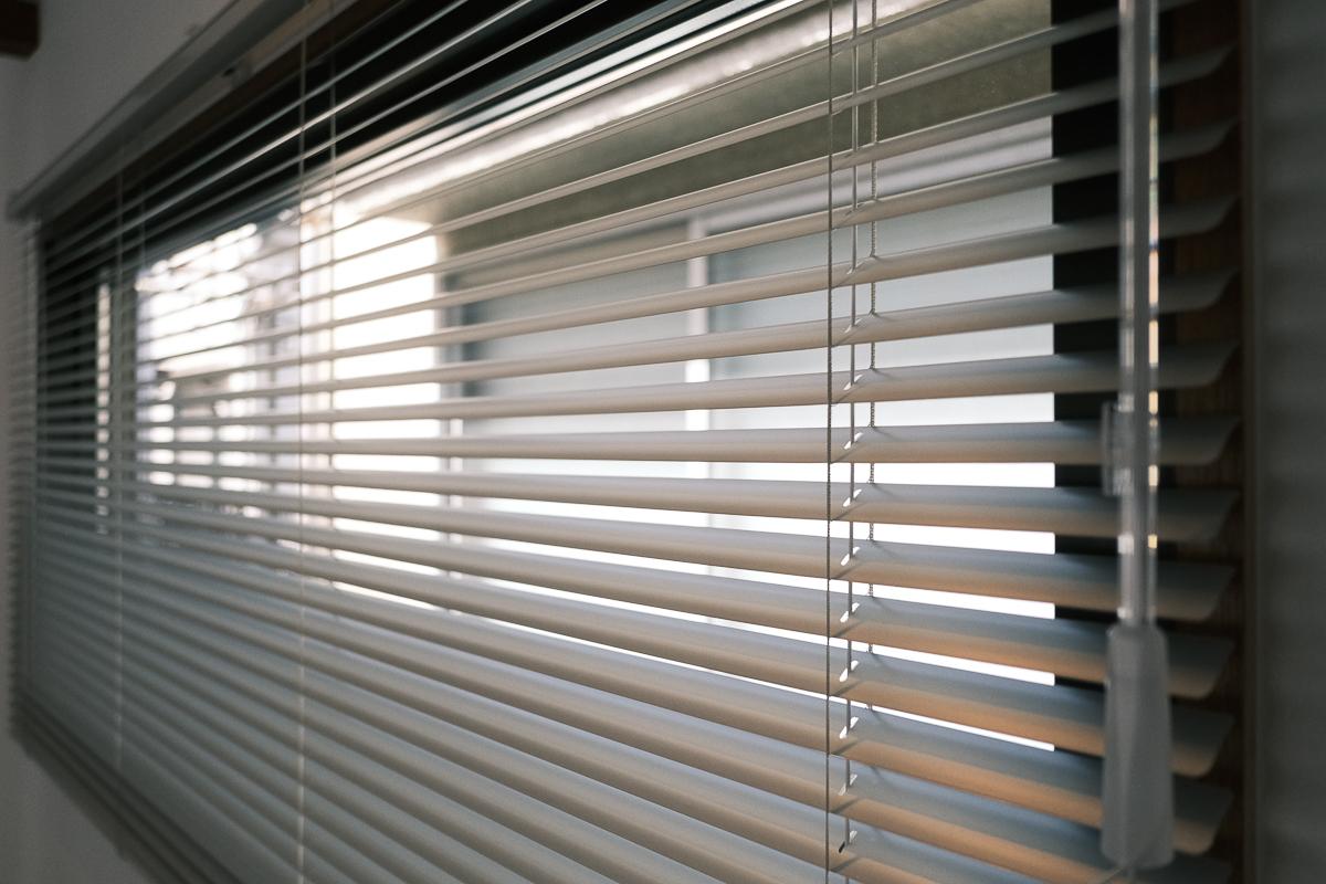 中野区南台の売買物件/シルバーのブラインド