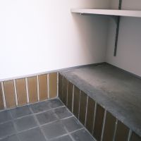 中野区南台の売買物件/玄関の隅はよく見るとタイル張り。細かいところまでこだわられています