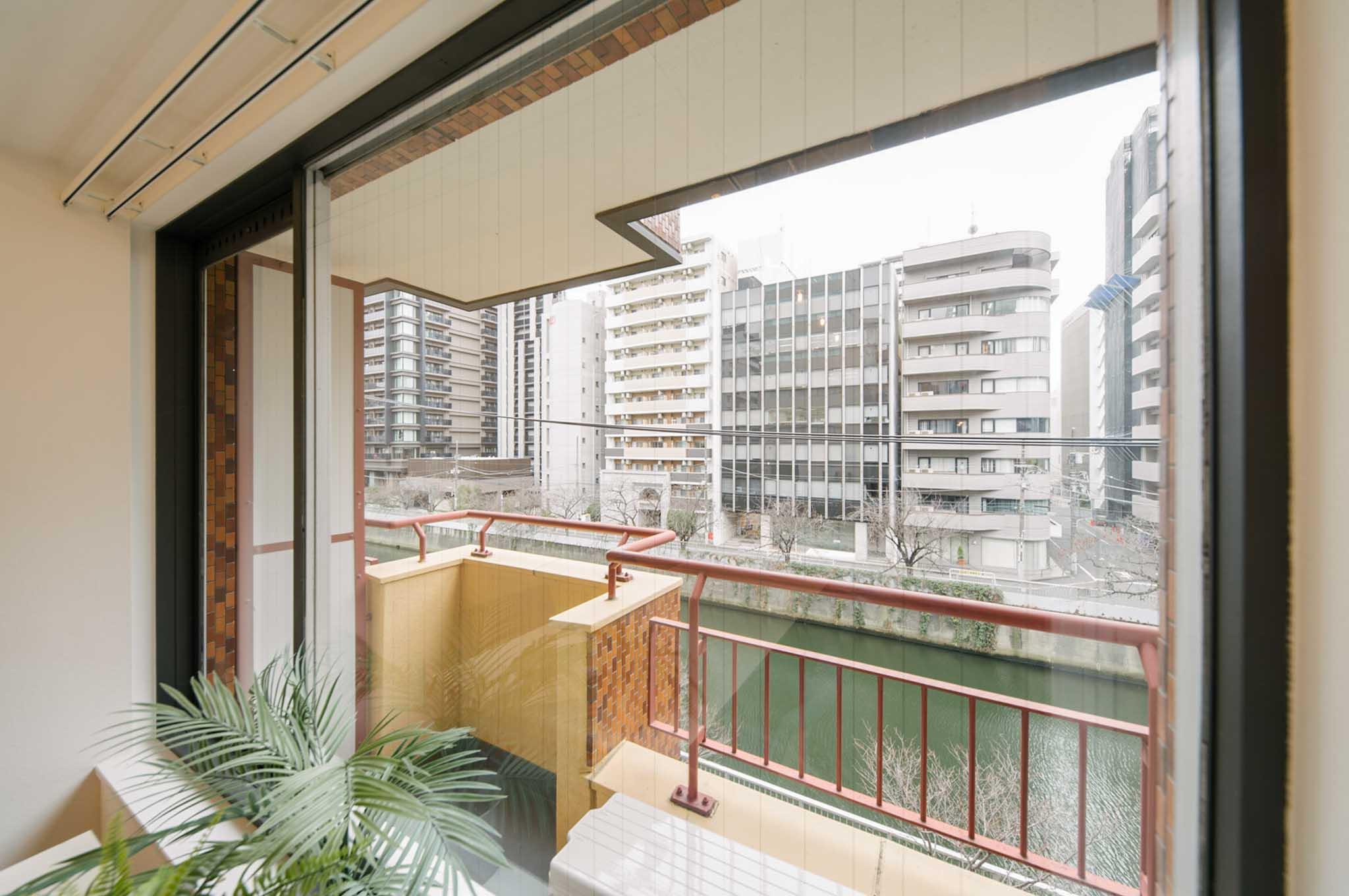 品川区西五反田の賃貸物件/窓辺から見ることができる目黒川