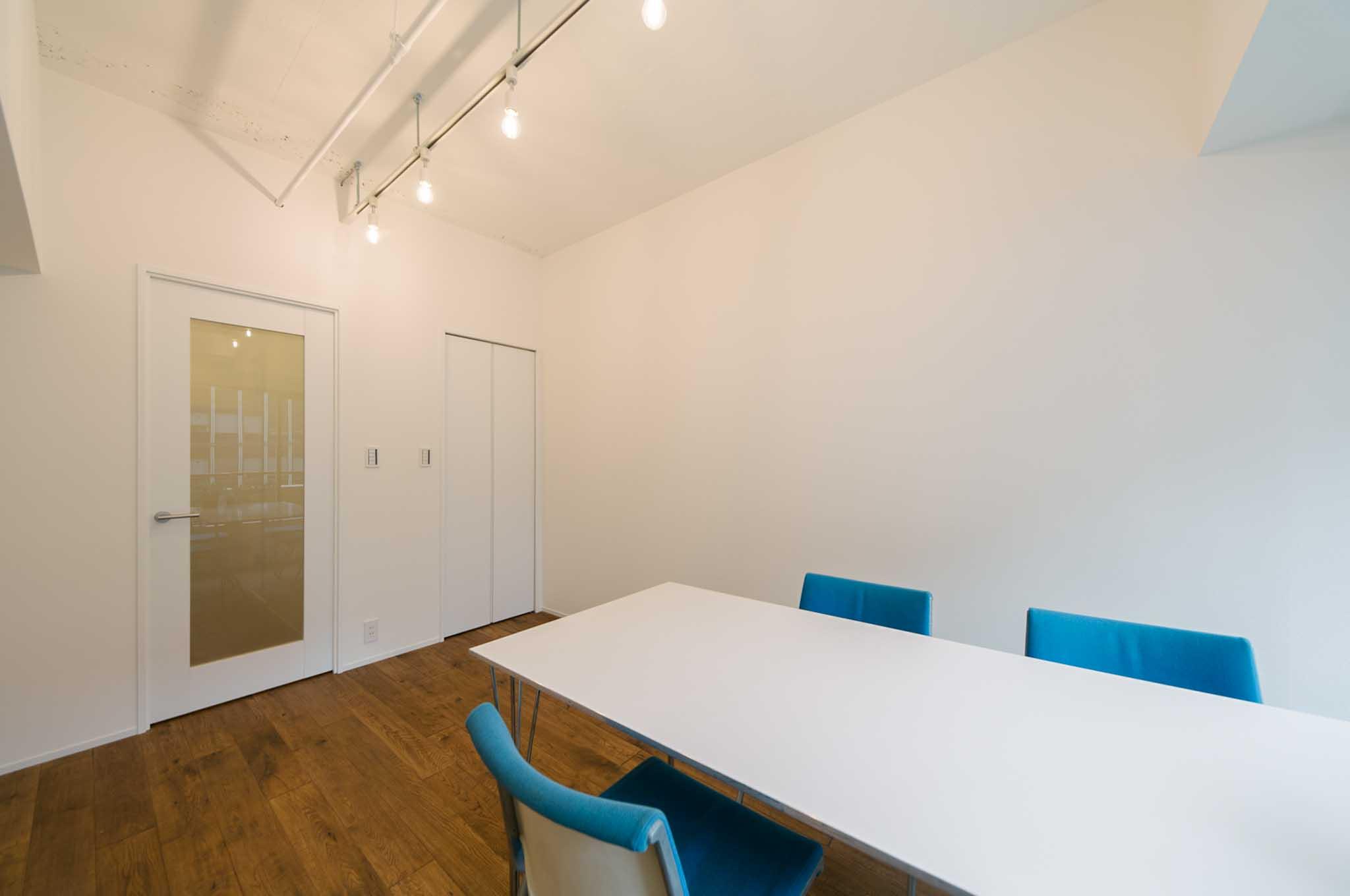 品川区西五反田の賃貸物件/壁天井は白でまとめて、床はオーク材のフローリング