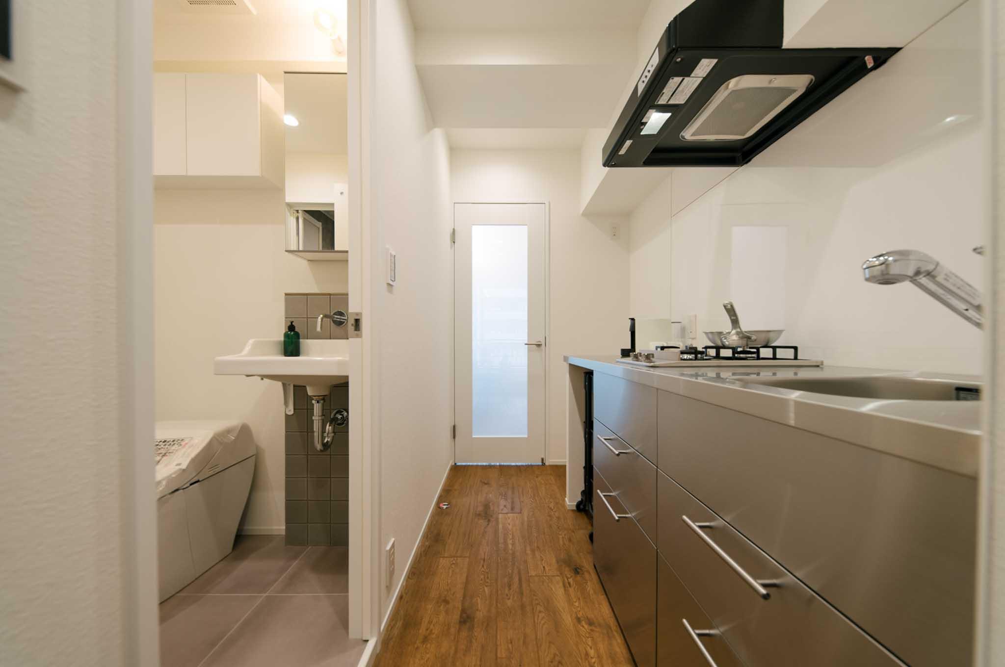 品川区西五反田の賃貸物件/メインスペースと、水回りのスペースはドアで隔てられています