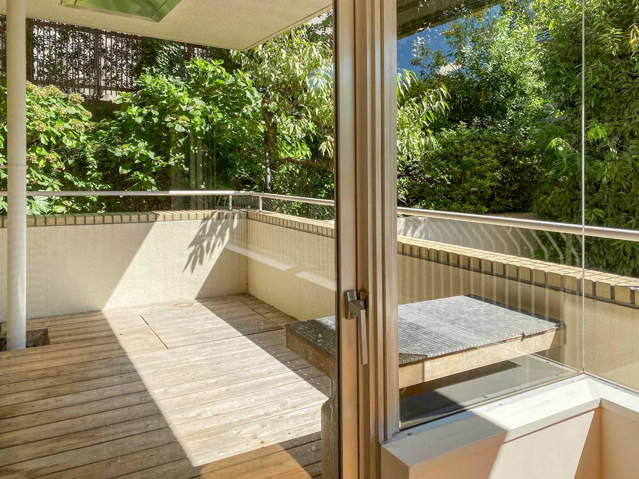 新宿区中落合の賃貸物件/ゆとりのあるベランダ付き