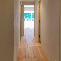 新宿区中落合の賃貸物件/玄関側からリビングの方をみる