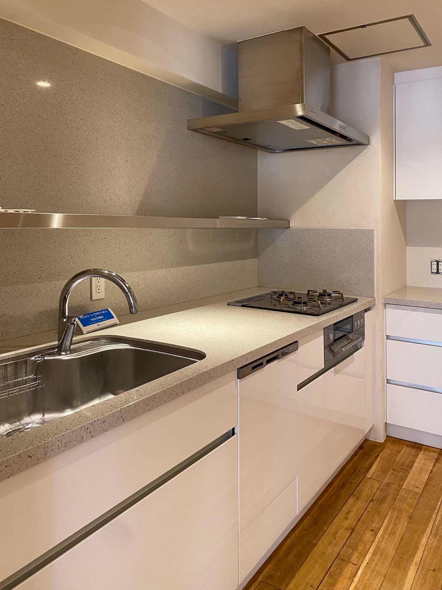 新宿区中落合の賃貸物件/L字型で使いやすいキッチン