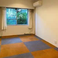 新宿区中落合の賃貸物件/room2。どの窓からも緑が見える