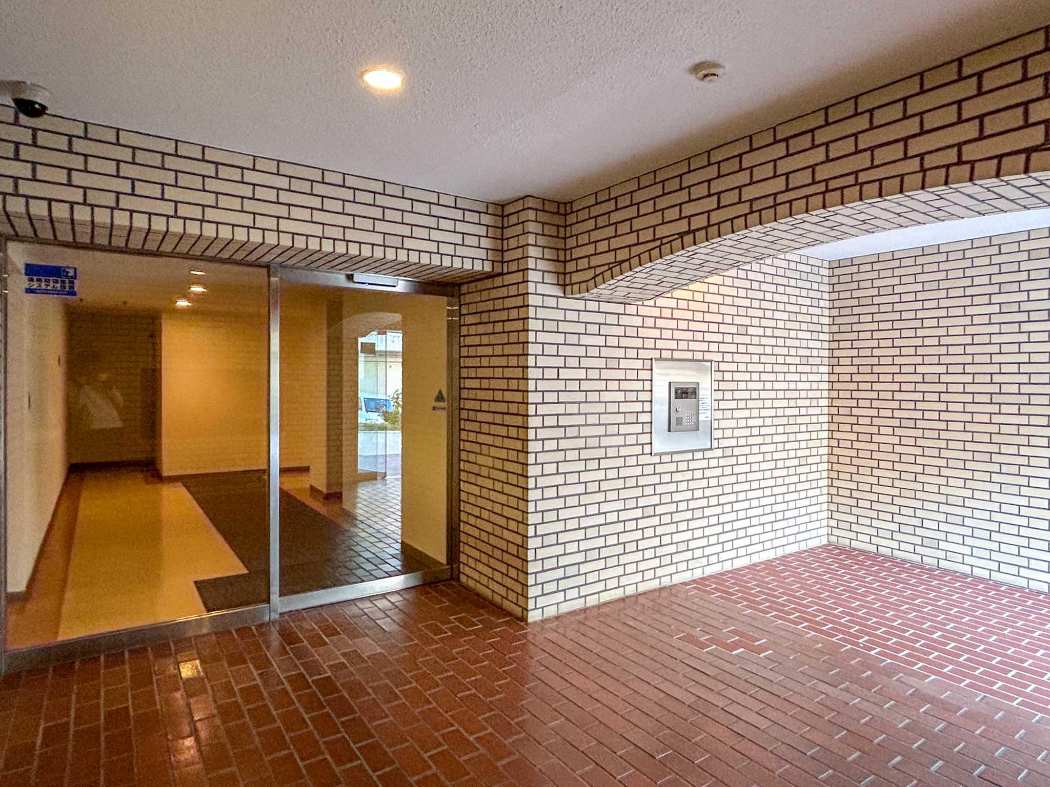 新宿区中落合の賃貸物件/エントランス。オートロック付き