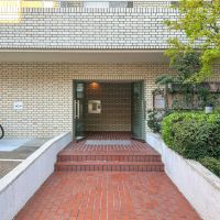 新宿区中落合の賃貸物件/エントランス。道路側からエントランス内が見えないつくり