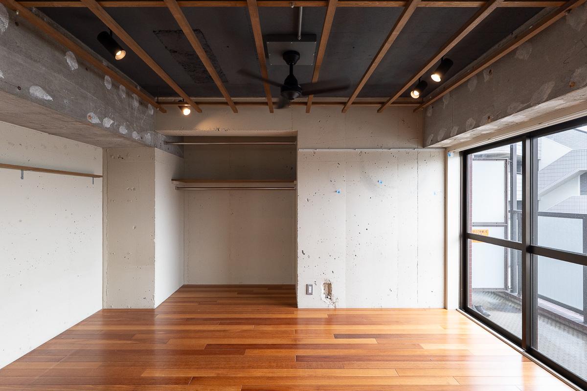 練馬区下石神井の賃貸物件/赤みがかったフローリングは温かみがあります