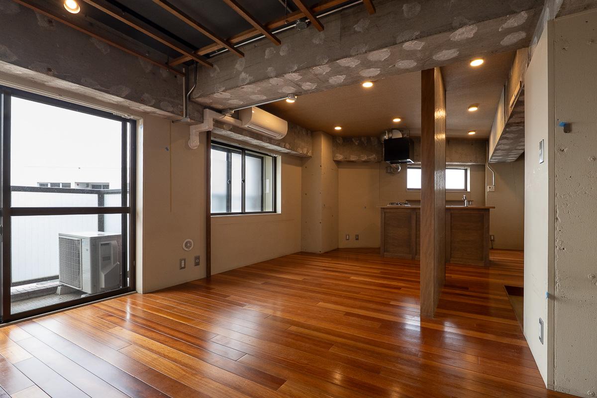 練馬区下石神井の賃貸物件/窓が多く、明るい光で満たされます