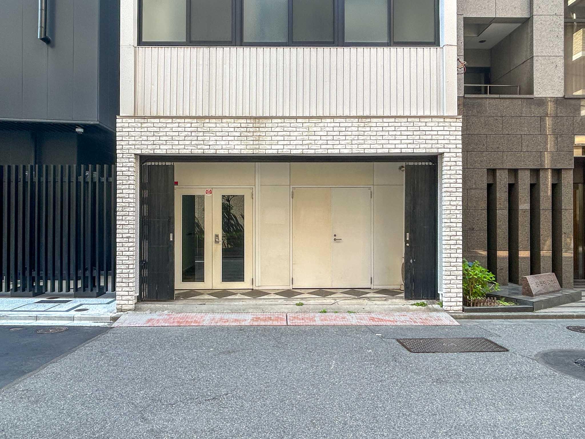 中央区日本橋小舟町の賃貸物件/出入り口を正面から