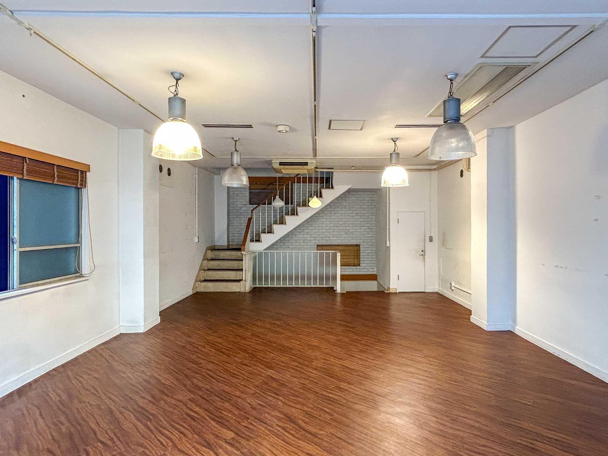 中央区日本橋小舟町の賃貸物件/2階：階段側をみる