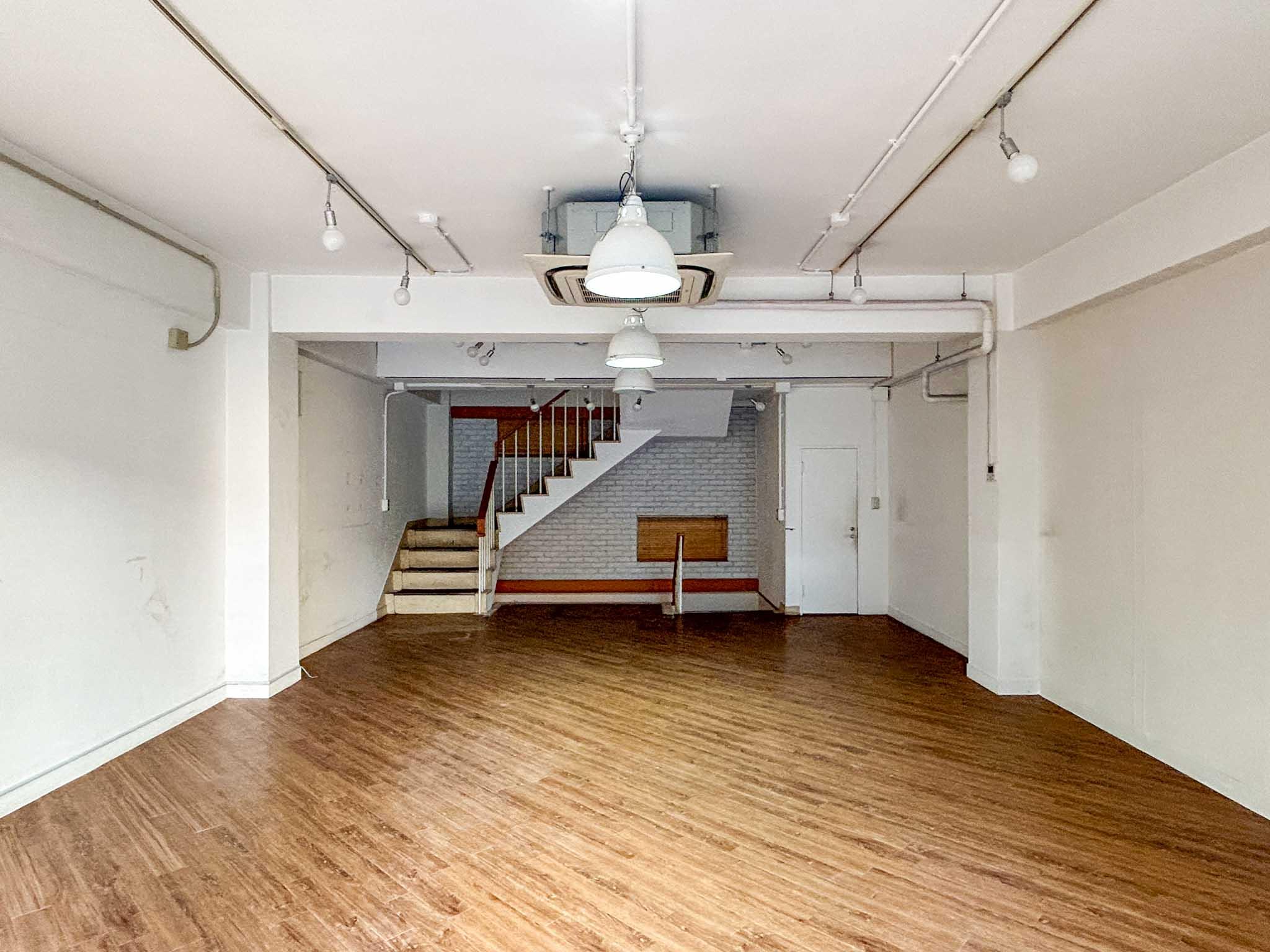 中央区日本橋小舟町の賃貸物件/3階：空調や照明が揃っているため、すぐにでも使い始められます