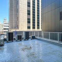 中央区日本橋小舟町の賃貸物件/屋上：ビルに囲まれているが、通行人の目を気にせずリラックスできる
