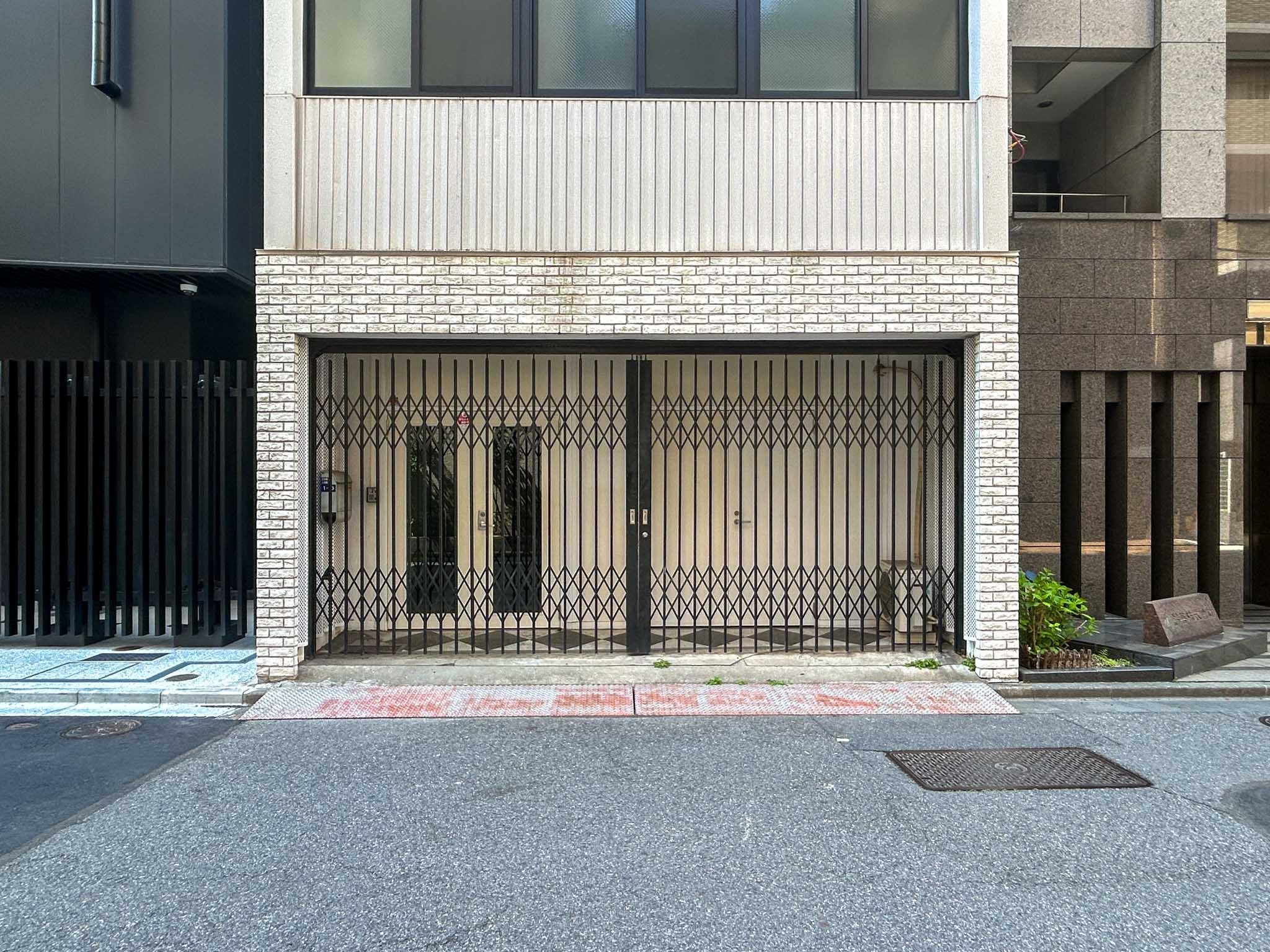 中央区日本橋小舟町の賃貸物件/アコーディオンシャッター付き