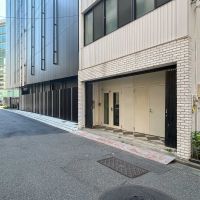 中央区日本橋小舟町の賃貸物件/前面道路。オフィス街で、人通りはほとんどありません