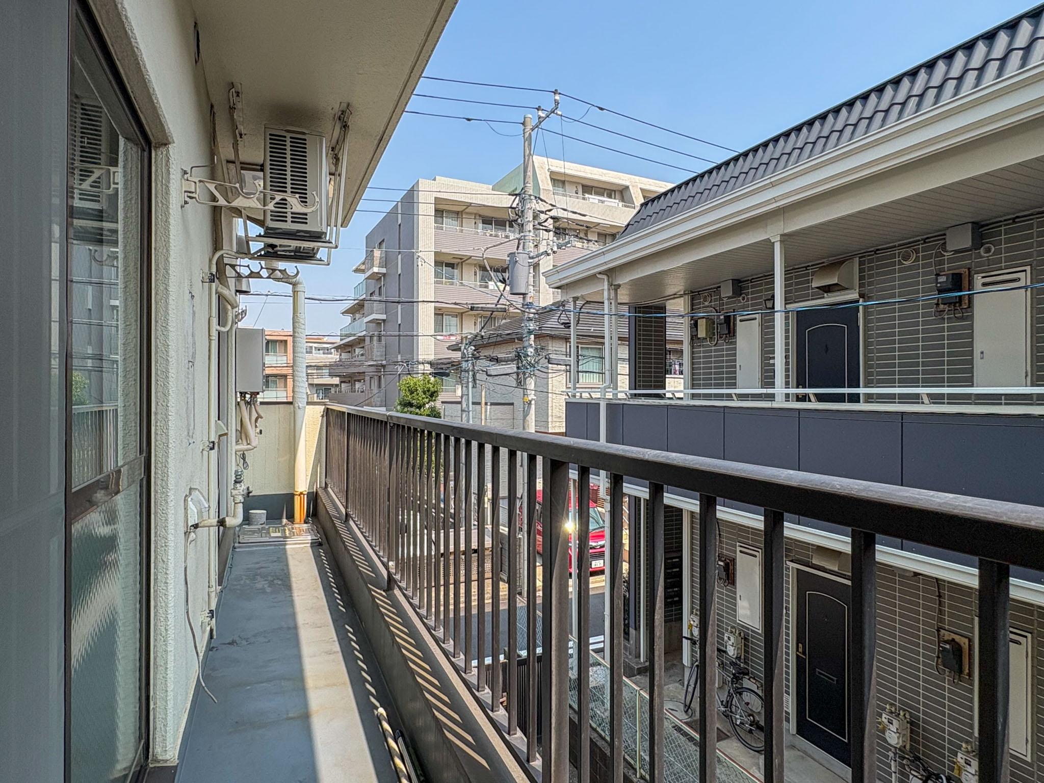 横浜市港北区菊名の賃貸物件/もとの二部屋分、そのままのワイドさのバルコニー