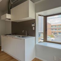 横浜市港北区菊名の賃貸物件/出窓付近に小さめのダイニングテーブルを置いてゆっくり朝を迎えたい