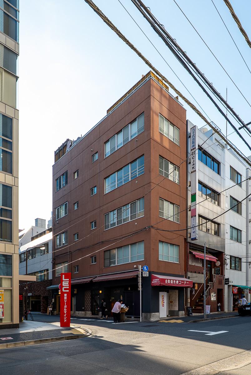 千代田区神田三崎町の賃貸物件/外観は年季の入ったビル