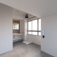 千代田区神田三崎町の賃貸物件/ベッドスペースには程よい位置に照明が設けられています