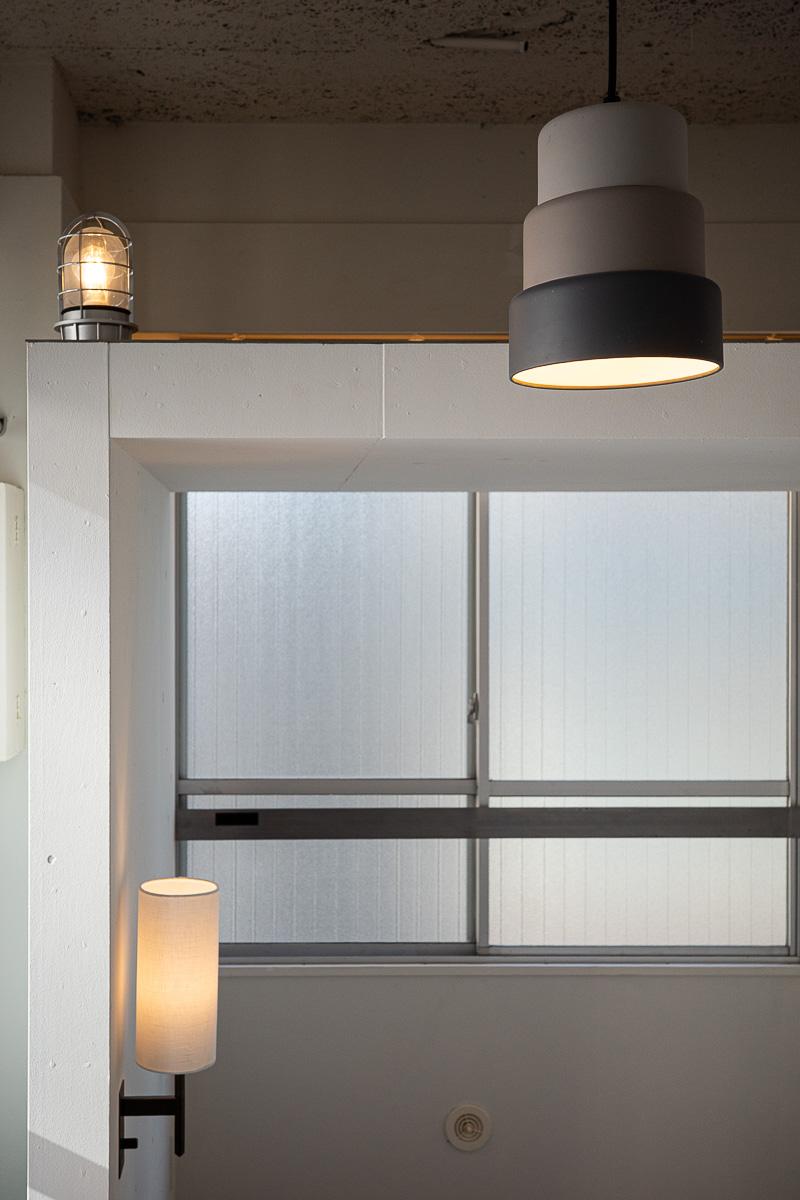 千代田区神田三崎町の賃貸物件/個性のある照明が空間のアクセントになっています