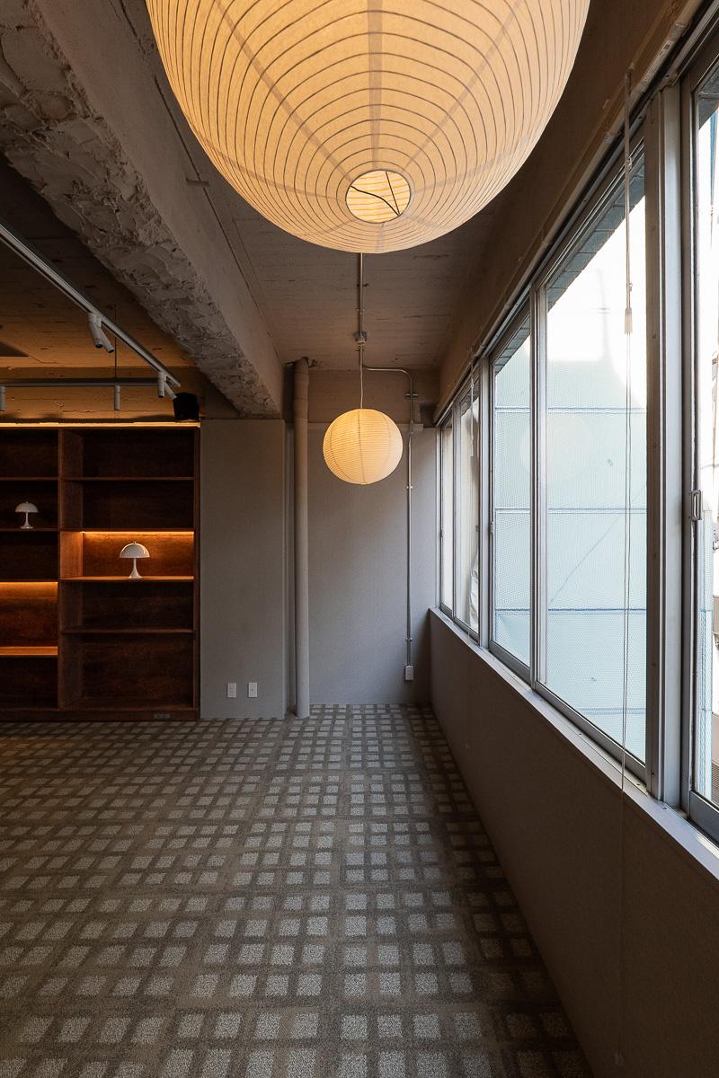 千代田区神田小川町の賃貸物件/窓際は明るく気持ちの良いスペース