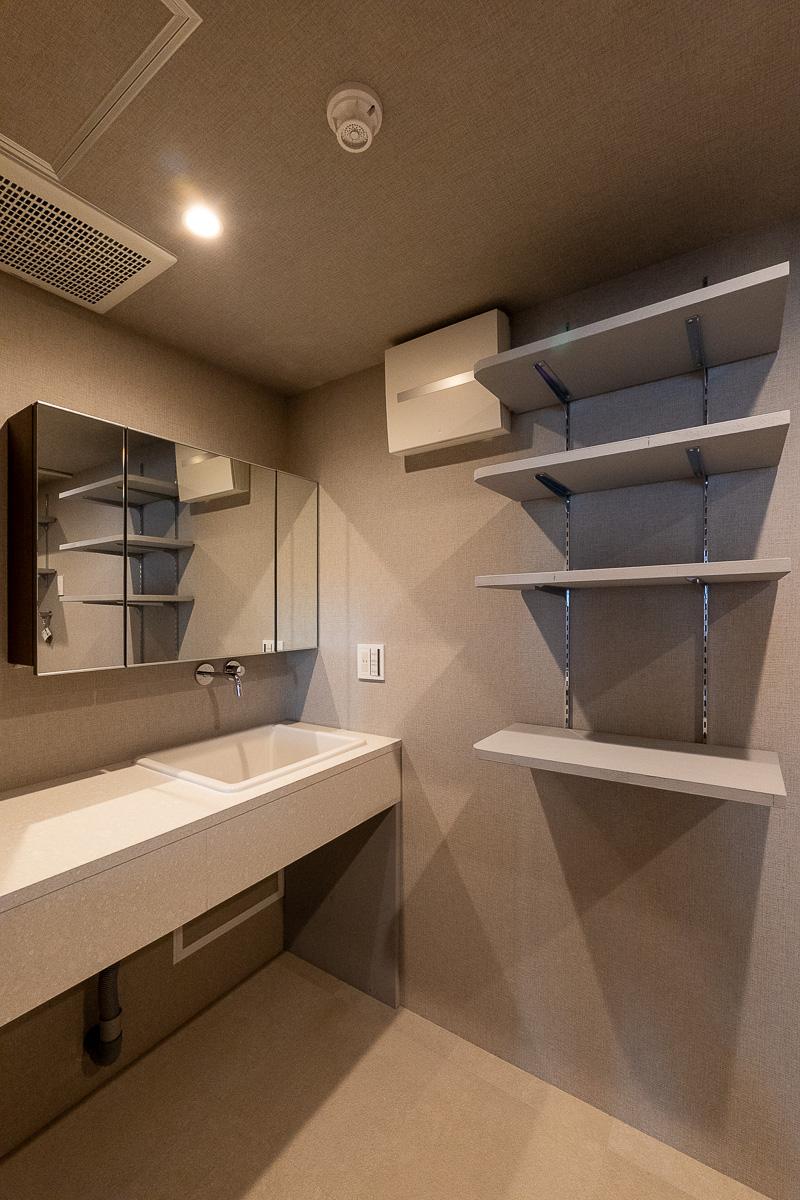 千代田区神田小川町の賃貸物件/収納棚もついています