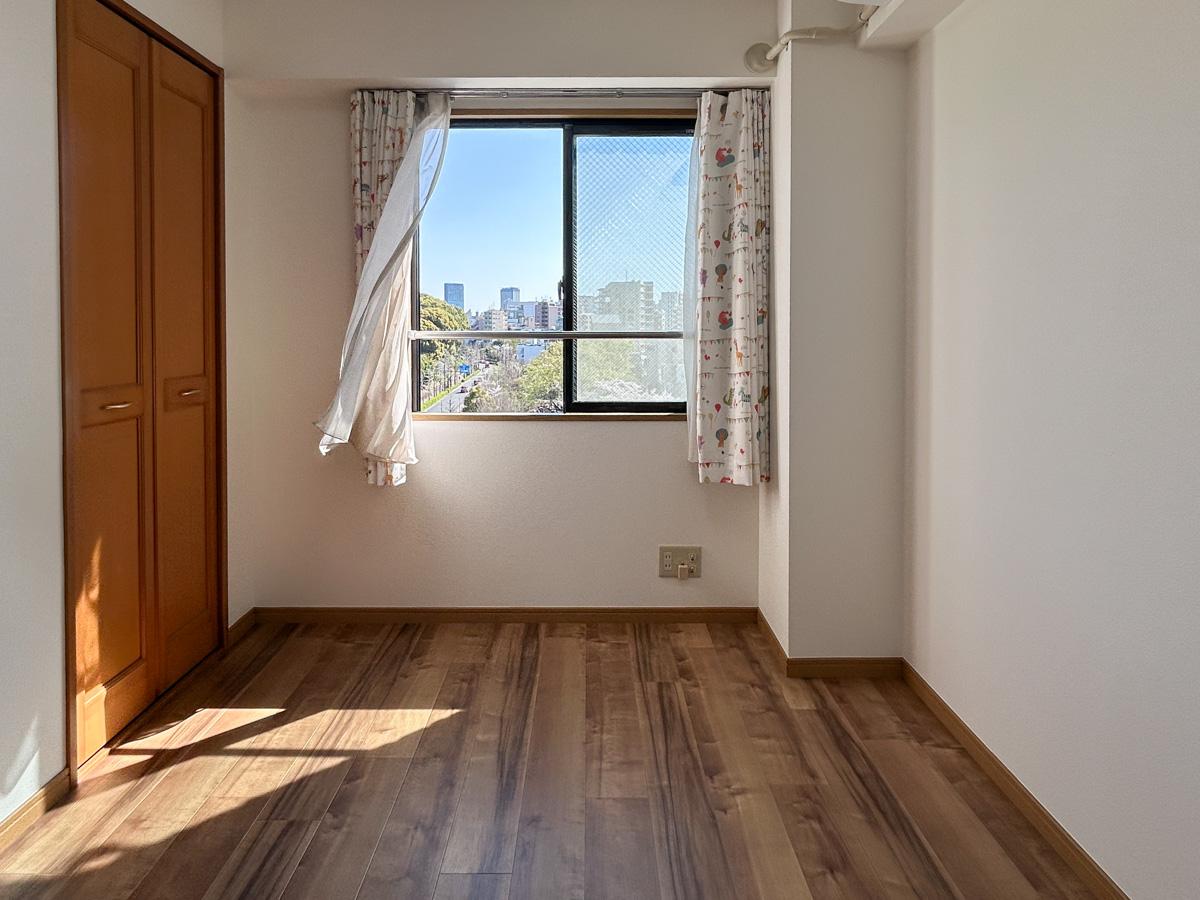 渋谷区代々木の賃貸物件/もう一つの洋室も風と光が心地よく入ってきます