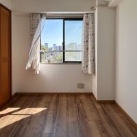 渋谷区代々木の賃貸物件/もう一つの洋室も風と光が心地よく入ってきます