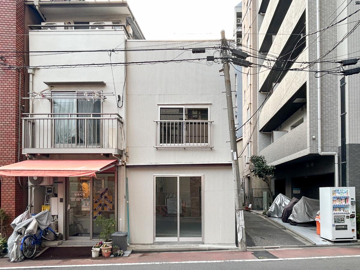 台東区東上野の賃貸物件/もと写真館として長らく親しまれてきた一棟。レトロな外観がチャーミング