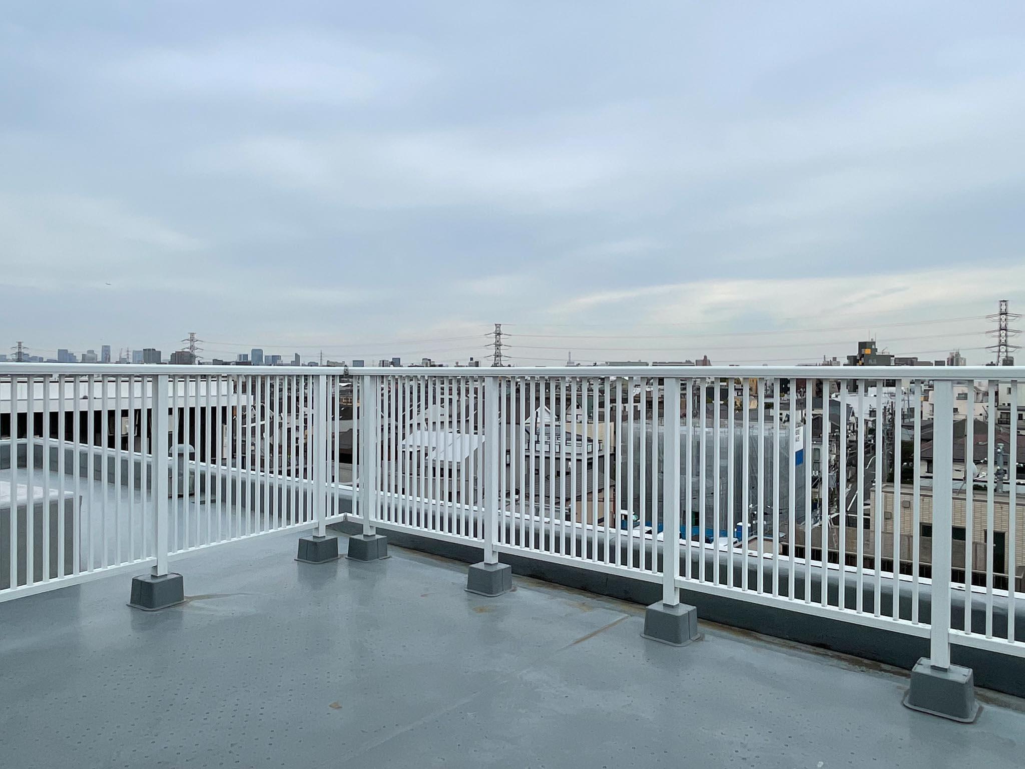 杉並区永福の賃貸物件/約14㎡の屋上。日向ぼっこしたくなる開放感がたまりません