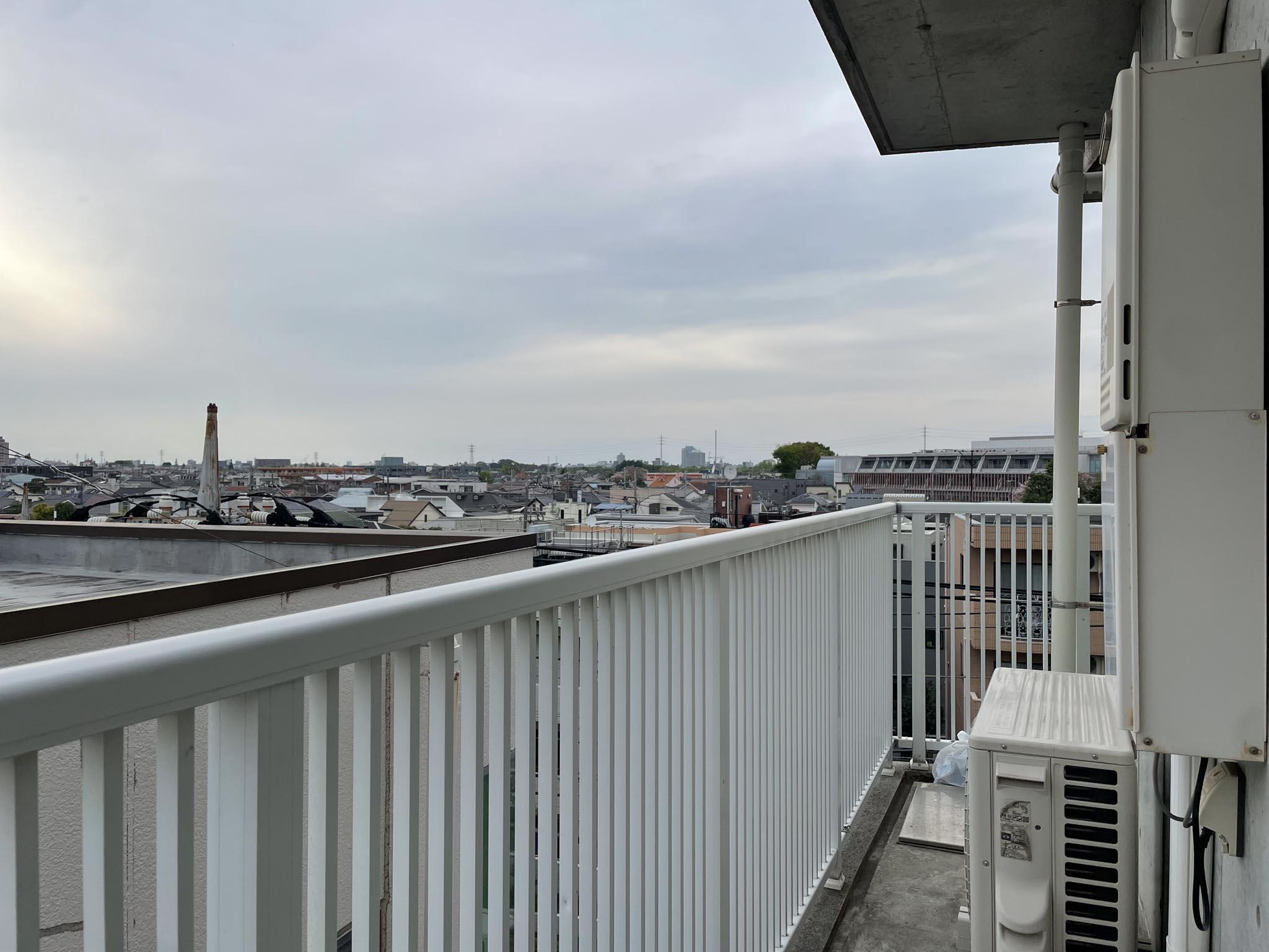 杉並区永福の賃貸物件/下階：西側にベランダ。物干しはこちらで