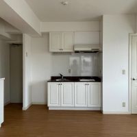 杉並区永福の賃貸物件/下階：玄関とキッチンに向かって