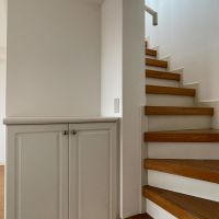 杉並区永福の賃貸物件/玄関横の階段をのぼって上階へ行くと&hellip;