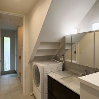 杉並区堀之内の賃貸物件/1階：写真奥が玄関、写真手前に洗面スペース