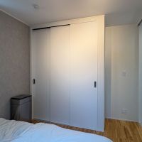 杉並区堀之内の賃貸物件/1階の主寝室　ベッドの足元にはクローゼット